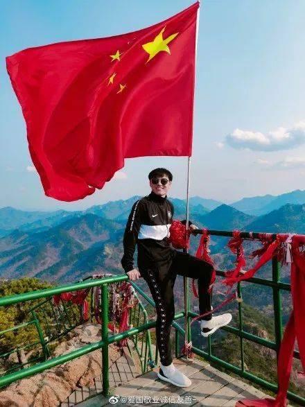 琳娜整理房间